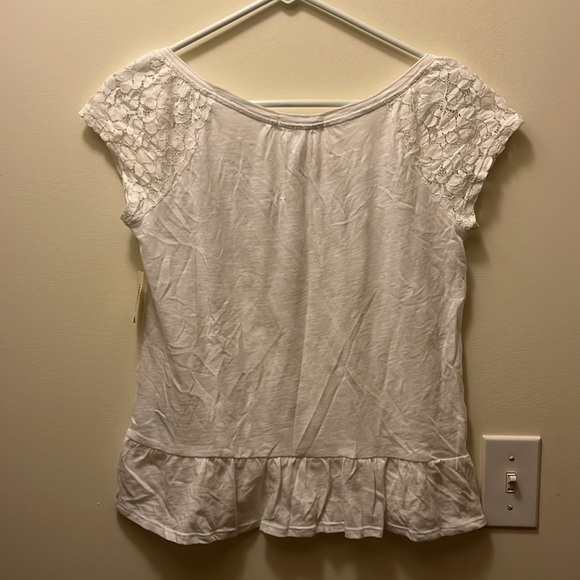 NWT Aeropostale White lace Cap Sleeve Blouse size medium. - Picture 4 of 9